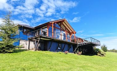 CASA EN RUTA ENSENADA, VISTA LAGO  Y VOLCAN EN 180 GRADOS