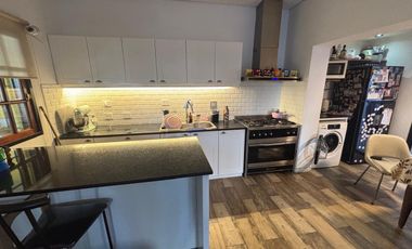 Casa 4 ambientes jardín. Olivos.