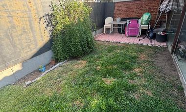 Casa 4 ambientes jardín. Olivos.