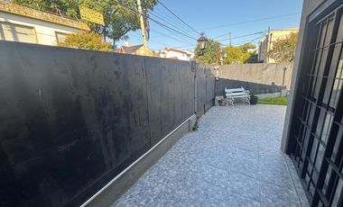 Casa 4 ambientes jardín. Olivos.