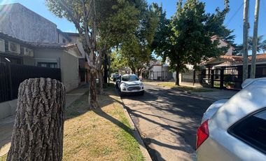 Casa 4 ambientes jardín. Olivos.