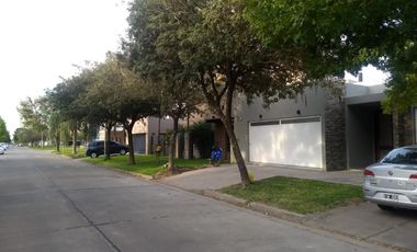 Casa - Barrio El Bosque