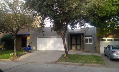 Casa - Barrio El Bosque