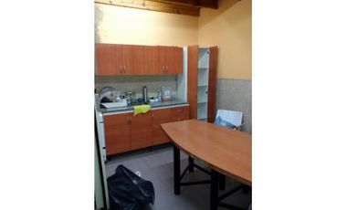 Galpón 435 m2 con oficinas