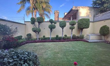 SE VENDE RESIDENCIA EN JARDINES EN LA MONTAÑA.