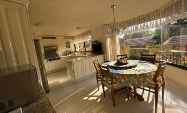 SE VENDE RESIDENCIA EN JARDINES EN LA MONTAÑA.