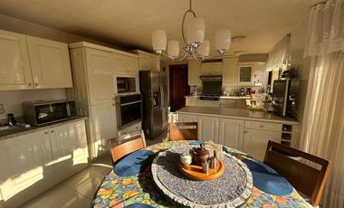 SE VENDE RESIDENCIA EN JARDINES EN LA MONTAÑA.