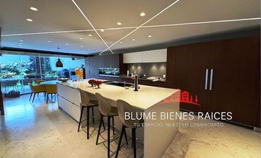 Casa en venta, en Jardines del Pedregal,  con gran jardín, lujo y confort
