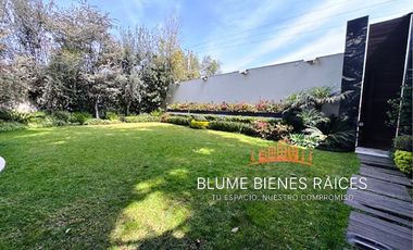 Casa en venta, en Jardines del Pedregal,  con gran jardín, lujo y confort