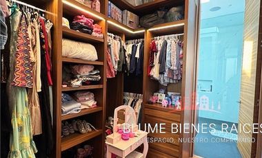 Casa en venta, en Jardines del Pedregal,  con gran jardín, lujo y confort