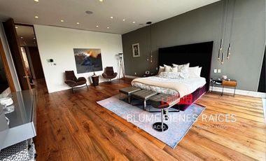 Casa en venta, en Jardines del Pedregal,  con gran jardín, lujo y confort