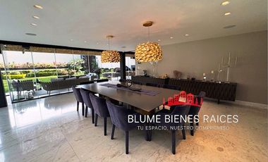 Casa en venta, en Jardines del Pedregal,  con gran jardín, lujo y confort
