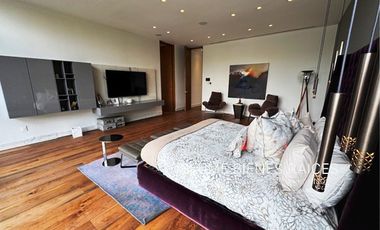 Casa en venta, en Jardines del Pedregal,  con gran jardín, lujo y confort