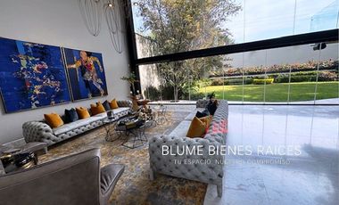 Casa en venta, en Jardines del Pedregal,  con gran jardín, lujo y confort