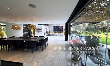 Casa en venta, en Jardines del Pedregal,  con gran jardín, lujo y confort
