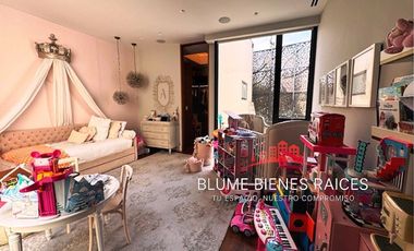 Casa en venta, en Jardines del Pedregal,  con gran jardín, lujo y confort