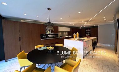 Casa en venta, en Jardines del Pedregal,  con gran jardín, lujo y confort