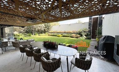 Casa en venta, en Jardines del Pedregal,  con gran jardín, lujo y confort