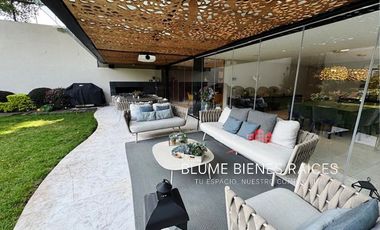 Casa en venta, en Jardines del Pedregal,  con gran jardín, lujo y confort