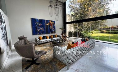 Casa en venta, en Jardines del Pedregal,  con gran jardín, lujo y confort