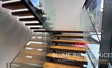 Casa en venta, en Jardines del Pedregal,  con gran jardín, lujo y confort