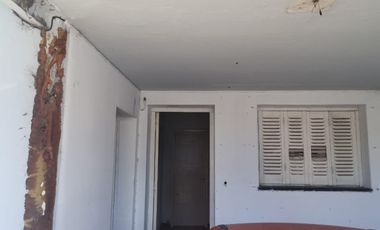 Casa a refaccionar completa Raúl  B. Diaz