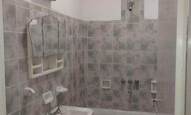 Casa a refaccionar completa Raúl  B. Diaz