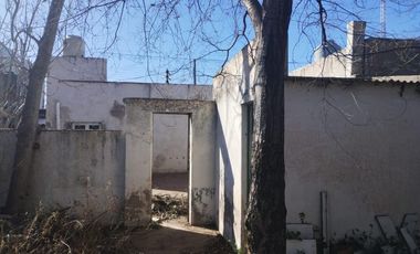 Casa a refaccionar completa Raúl  B. Diaz