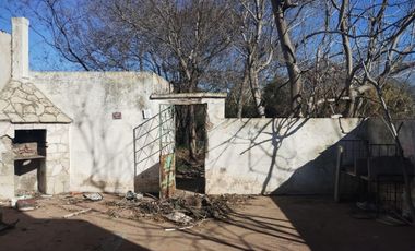 Casa a refaccionar completa Raúl  B. Diaz