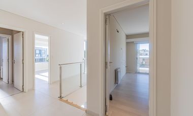 Casa en  venta de 5 dormitorios con piscina