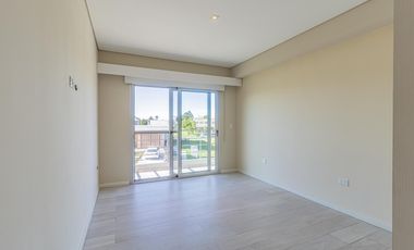 Casa en  venta de 5 dormitorios con piscina