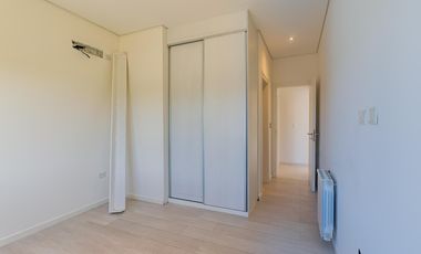 Casa en  venta de 5 dormitorios con piscina