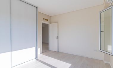 Casa en  venta de 5 dormitorios con piscina
