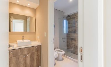 Casa en  venta de 5 dormitorios con piscina