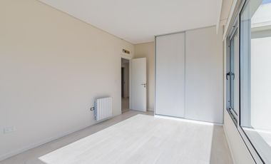 Casa en  venta de 5 dormitorios con piscina