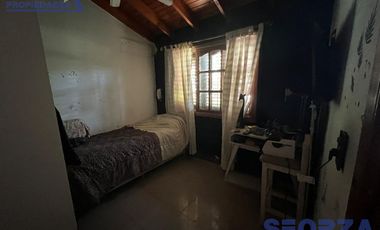 Casa en venta en barrio cuba con pileta