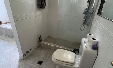 Casa en venta en barrio cuba con pileta