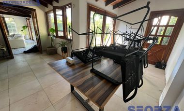 Casa en venta en barrio cuba con pileta