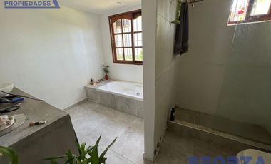 Casa en venta en barrio cuba con pileta
