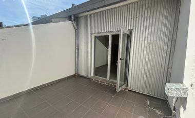 Oficina en Ciudad Ribera. Entrepiso. Balcón. 77m² aprox.