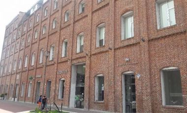 Oficina en Ciudad Ribera. Entrepiso. Balcón. 77m² aprox.