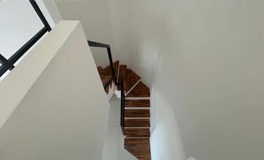 Oficina en Ciudad Ribera. Entrepiso. Balcón. 77m² aprox.