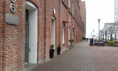 Oficina en Ciudad Ribera. Entrepiso. Balcón. 77m² aprox.