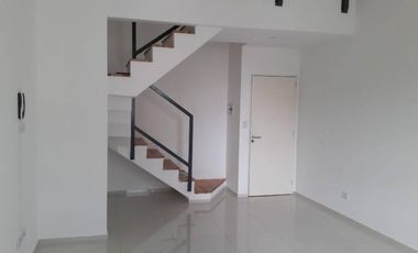 Oficina en Ciudad Ribera. Entrepiso. Balcón. 77m² aprox.
