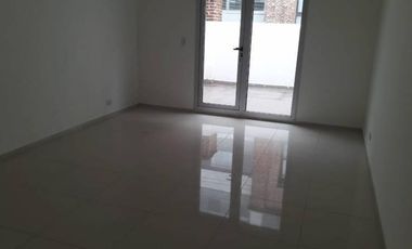 Oficina en Ciudad Ribera. Entrepiso. Balcón. 77m² aprox.
