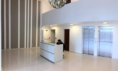 Oficina en Ciudad Ribera. Entrepiso. Balcón. 77m² aprox.