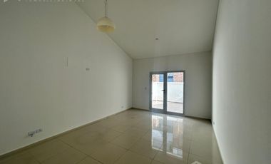 Oficina en Ciudad Ribera. Entrepiso. Balcón. 77m² aprox.