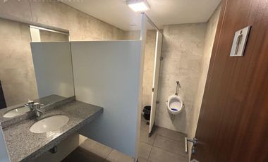 Oficina en Ciudad Ribera. Entrepiso. Balcón. 77m² aprox.