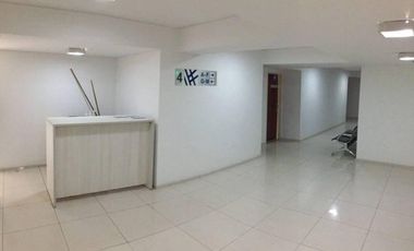 Oficina en Ciudad Ribera. Entrepiso. Balcón. 77m² aprox.