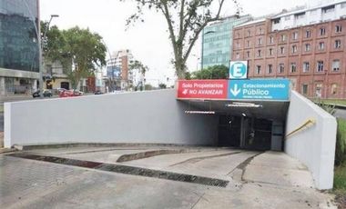 Oficina en Ciudad Ribera. Entrepiso. Balcón. 77m² aprox.